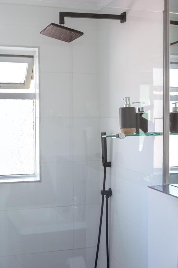 Cosy And Classy Sea Point Apartment Kaapstad Buitenkant foto