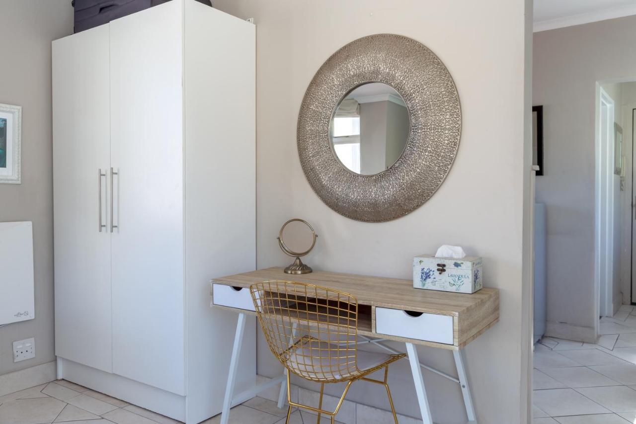 Cosy And Classy Sea Point Apartment Kaapstad Buitenkant foto